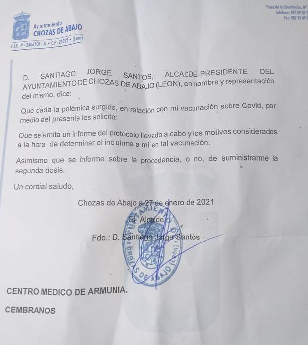 El alcalde de Chozas pide un informe sobre su vacunación y si se le debe o no aplicar la segunda dosis