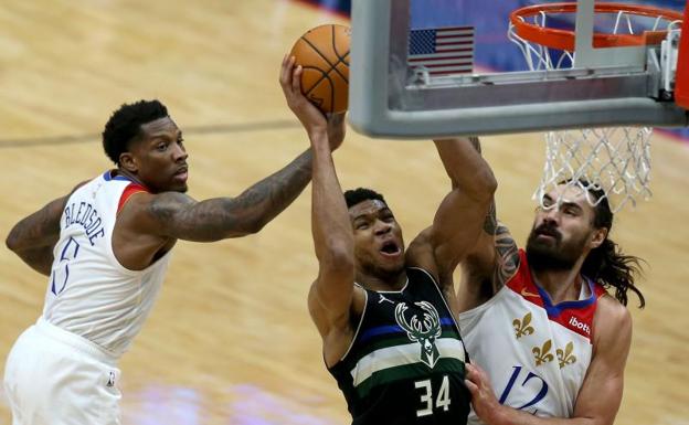 Los Pelicans baten a los Bucks de Antetokounmpo con su récord de triples