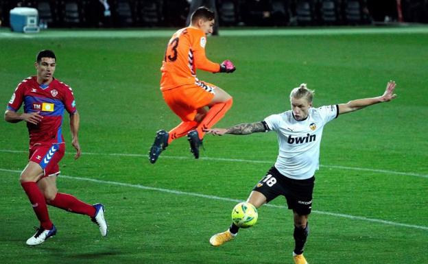 Vídeo: El Valencia coge aire gracias a Wass