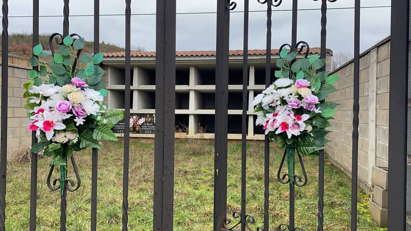 Un litigio obliga a exhumar los cuerpos y derribar el cementerio de Abadengo de Torío