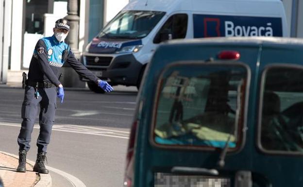 La Policía Local de León identifica a 35 personas por incumplir las normativas covid, multando a seis por no usar mascarilla