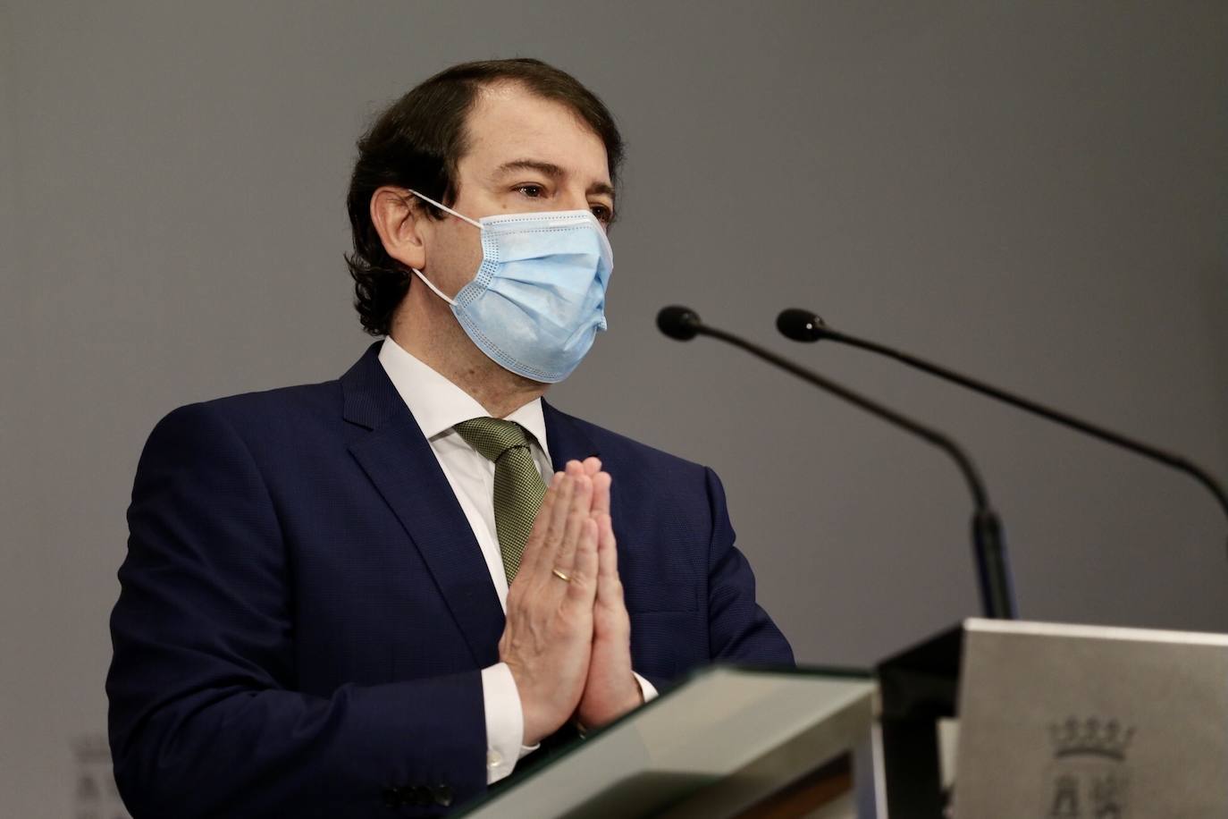 El presidente de la Junta comparece para informar de las alegaciones al recurso sobre el toque de queda
