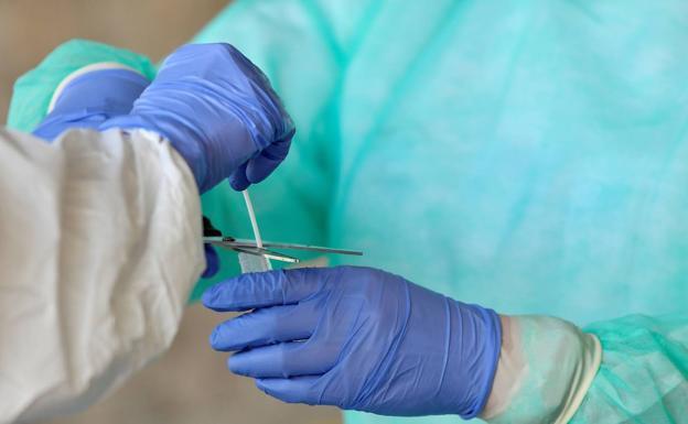 Satse denuncia que sólo se ha vacunado al 15% de las enfermeras del Hospital de León