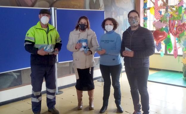 Santa María del Páramo entrega al IES de la localidad 2.500 mascarillas y 250 geles hidroalcohólicos