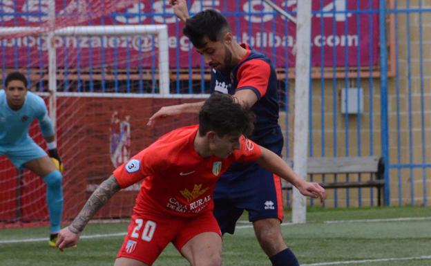 El Atlético Bembibre aguanta para sumar un punto