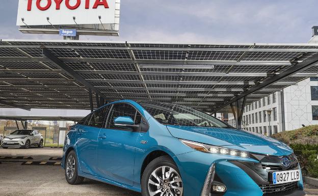 Toyota lanza su primer modelo híbrido enchufable, el nuevo Prius Plug-in