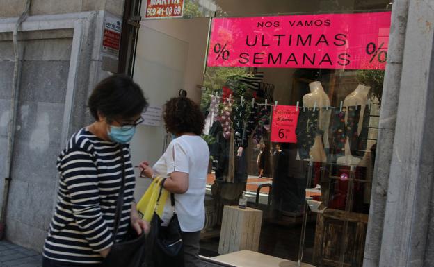 Calviño pide a las comunidades asumir algunos costes de las empresas