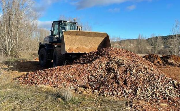 El Ayuntamiento señala que «el PP denuncia vertidos ilegales en el Área 17 que Silván autorizó en 2016»