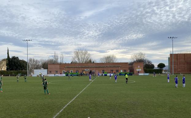 Un penalti en los últimos instantes evita que el Astorga caiga en Becerril