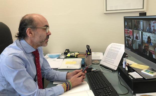 La Junta estudia ampliar el diálogo social con la constitución de una mesa sectorial de hostelería, turismo y ocio