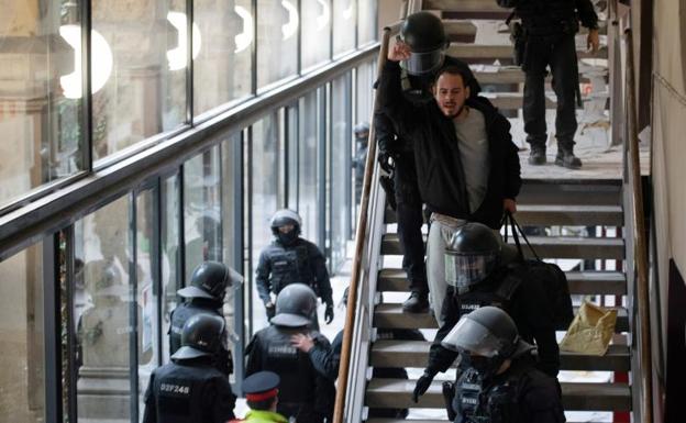 Pablo Hasel ingresa en prisión tras ser detenido en la Universidad de Lleida