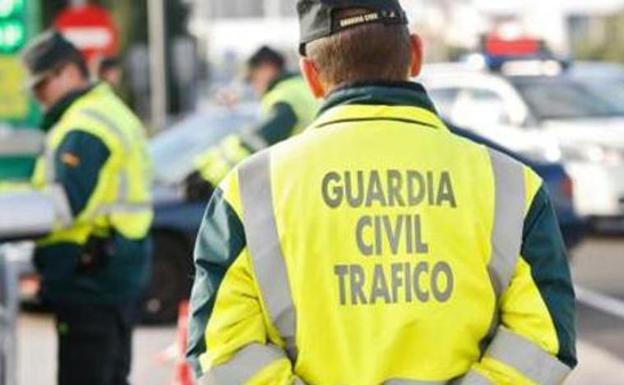 La Guardia Civil investiga a un berciano por facilitar ser suplantado en un examen teórico de tráfico