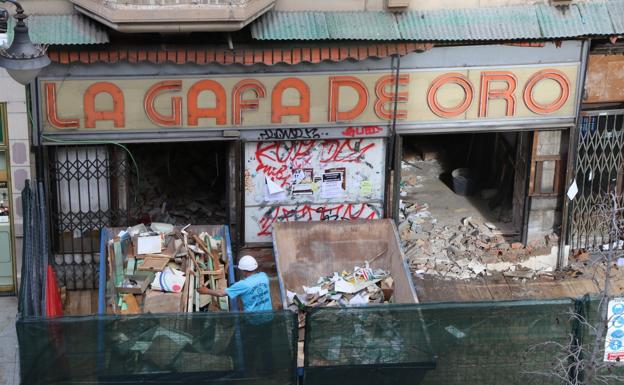 El Ayuntamiento evita la destrucción del letrero de 'La Gafa de Oro' y se encargará de su conservación