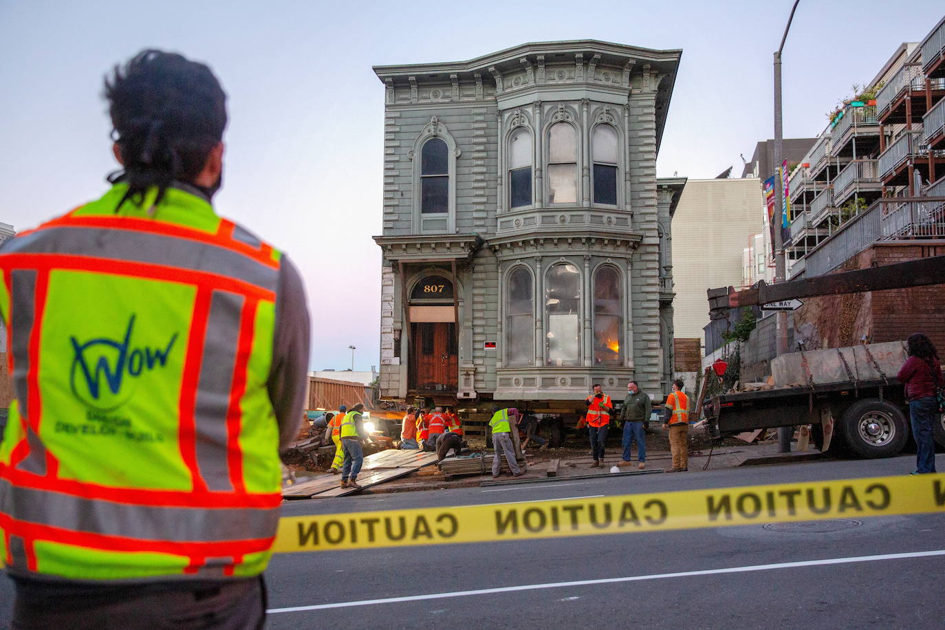 Impresionante traslado de una casa victoriana de 143 años por las calles de San Francisco