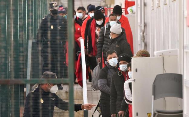 Detenidos 14 patrones de pateras llegadas a Canarias tras morir un niño