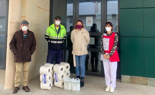 Santa María del Páramo entrega material de desinfección a la guardería municipal