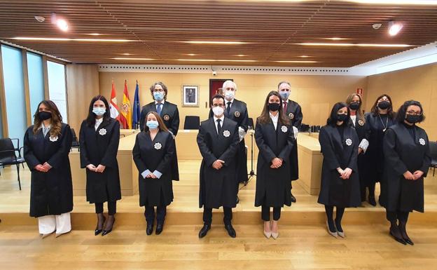 Siete jueces, entre ellos la leonesa Andrea Gómez, juran sus cargos y toman posesión ante la Sala de Gobierno del TSJCyL