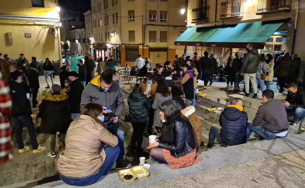 Agreden a un policía local de León por acudir a una vivienda con exceso de ruido en la madrugada
