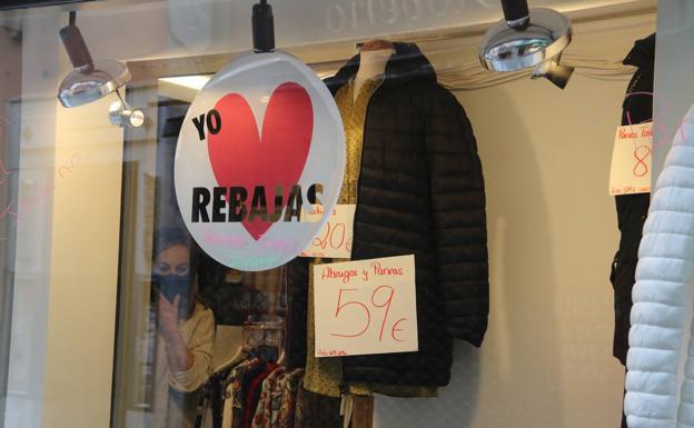 El comercio textil de León cierra las rebajas de invierno con una caída de hasta el 40% de las ventas