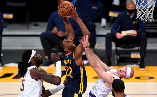 Los Lakers se pasean ante los Warriors