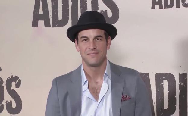 Mario Casas confiesa lo enamorado que está de Déborah François