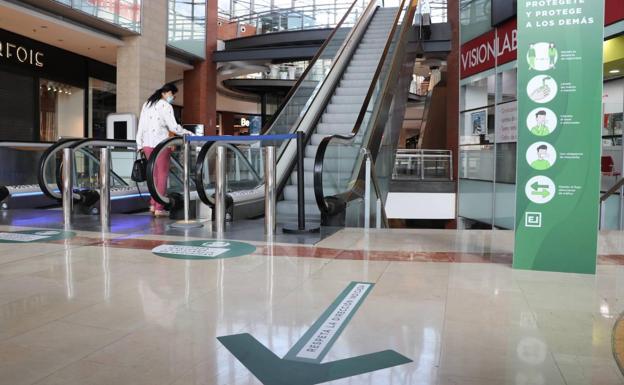 Las grandes superficies comerciales piden a la Junta ser tratadas «como cualquier otro comercio»