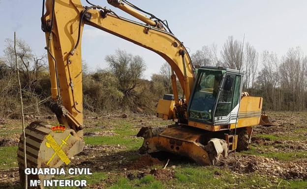 La Guardia Civil detiene a un varón por el robo de una máquina retroexcavadora en Santa Marina del Rey