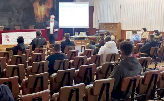 Los alumnos del CIFP de La Robla aprenden de los mejores