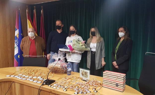 Santa María del Páramo homenajea a la paramesa y plusmarquista en salvamento y socorrismo Patricia Micovschi