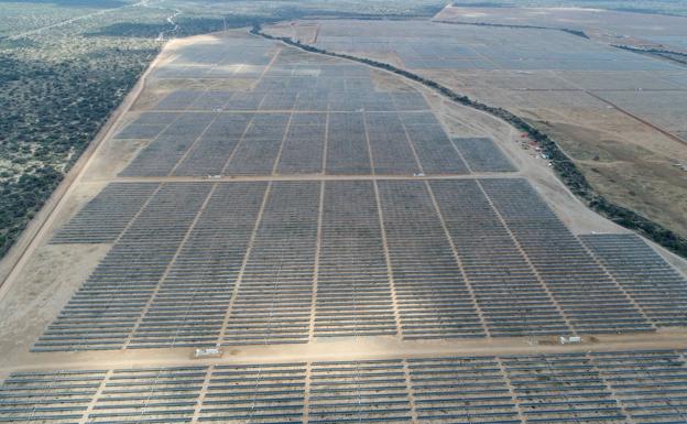 Naturgy invertirá 275 millones para convertir Cuadros en un gran 'campo solar' durante 29 años