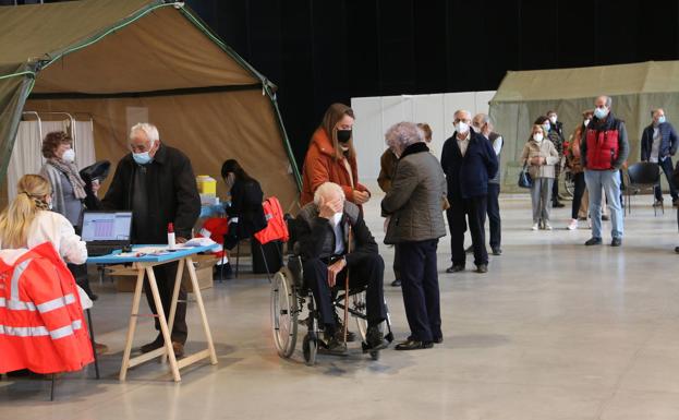 Castilla y León administra el 80,7% de las vacunas recibidas frente a la covid, tres décimas por encima de la media en España