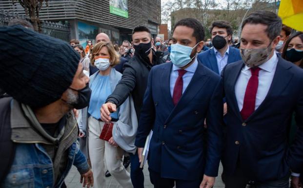 Intentan agredir a Santiago Abascal en Barcelona