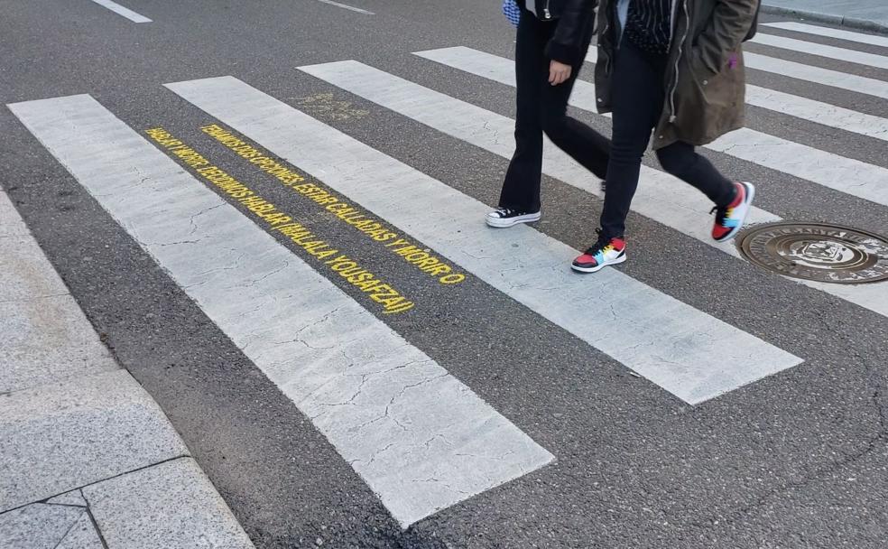 La igualdad de género, sobre los pasos de peatones de León