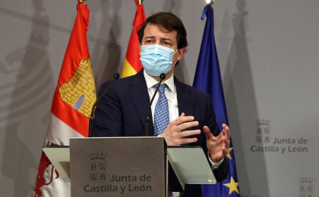 Mañueco denuncia que el Gobierno «recorta fondos» para autónomos, empresas y pymes de Castilla y León