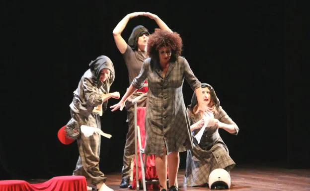 Una escena de la obra en El Auditorio Ciudad de León./