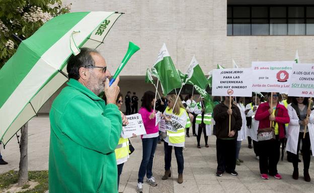 Junta y Satse llegan a un acuerdo para desconvocar la huelga de Enfermería con el aumento «progresivo» de los sueldos