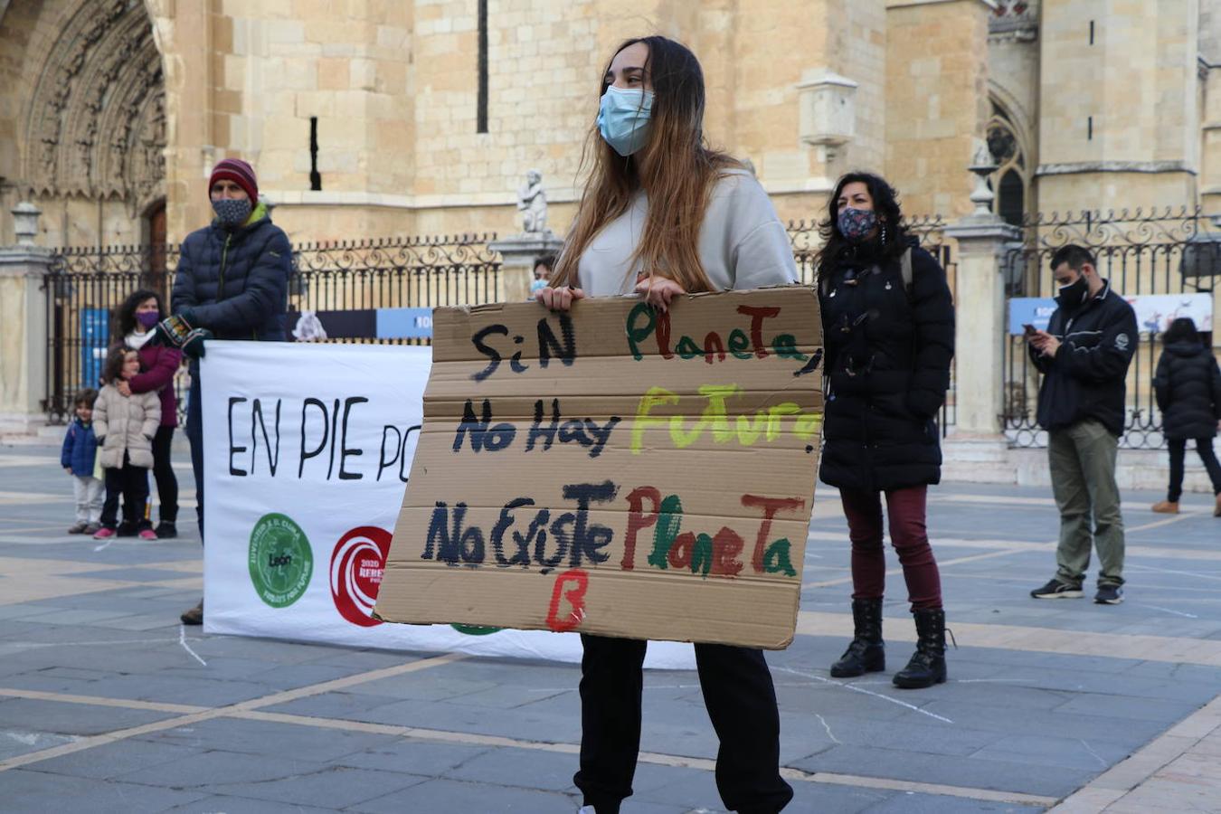 Los jóvenes leoneses vuelven a salir a la calle para lanzar un SOS por el planeta