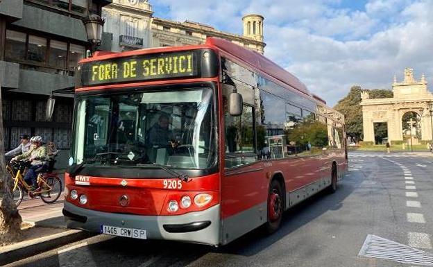 Denuncian la expulsión de un joven con autismo de un autobús de Valencia