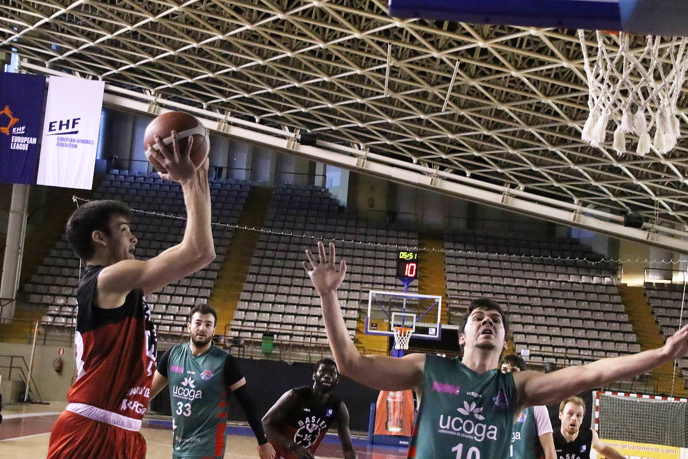 ULE RBH-Global Basket León supera al líder