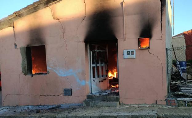 El PSOE de Grajal de Campos pide al Ayuntamiento aclaraciones en torno al incendio del local juvenil de la localidad