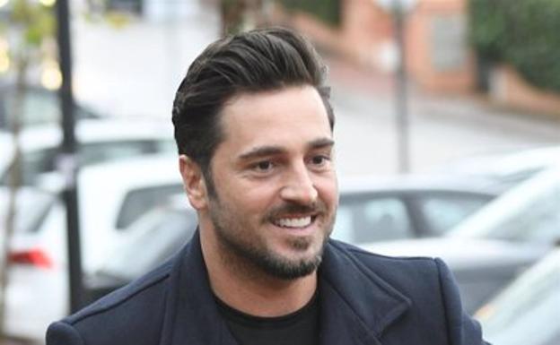 David Bustamante cumple 39 años apoyándose en Yana Olina y en su hija