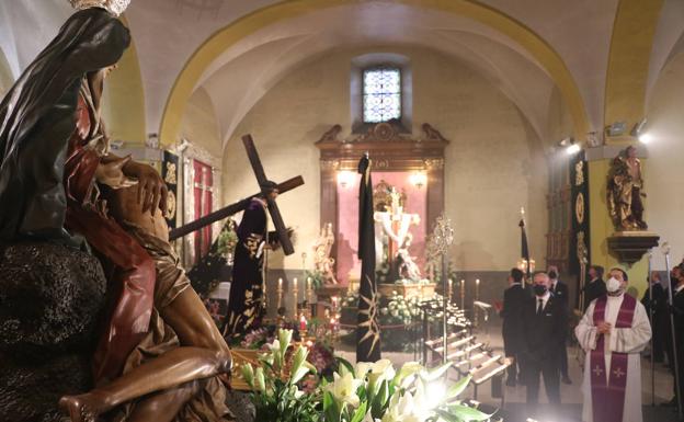 La 'Pasión' se rememora en Santa Nonia con la solemnidad de las centenarias leonesas