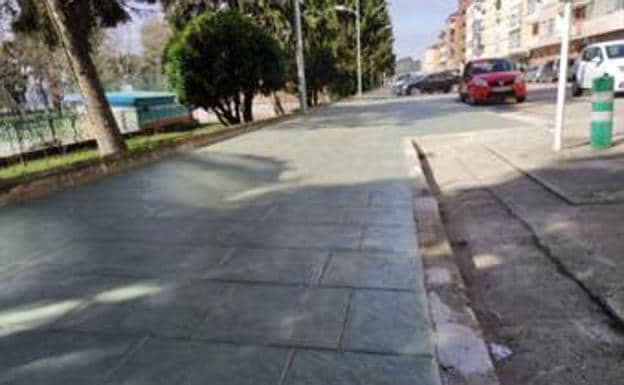 Renovación de aceras en la avenida del Bierzo de Ponferrada./