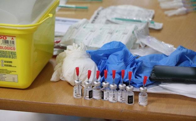 León inicia la vacunación masiva contra la covid este sábado con los nacidos en 1956 y 1957