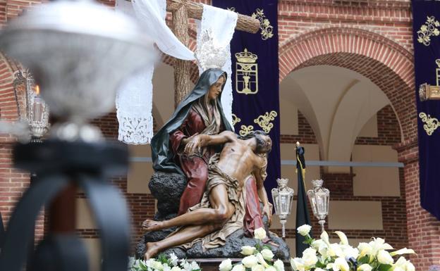 Minerva escenifica el Santo Entierro y luce en el Museo de la Semana Santa