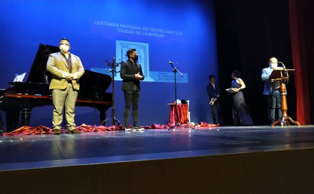 'Cantando bajo las balas', gran triunfadora del Certamen Nacional de Teatro Amateur Ciudad de La Bañeza