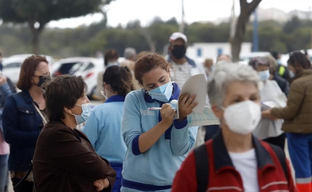 España vuelve a acercarse a los 10.000 nuevos casos diarios