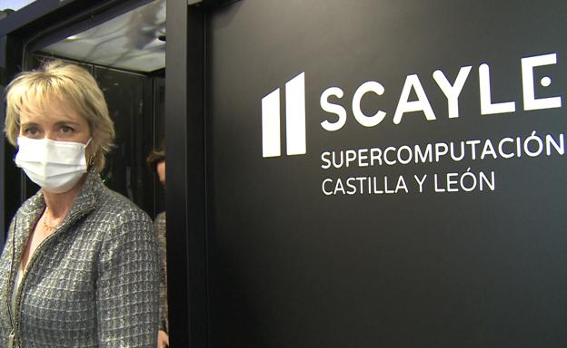 Carme Artigas conoce de cerca el trabajo de los 500 servidores del supercomputador Caléndula en la ULE