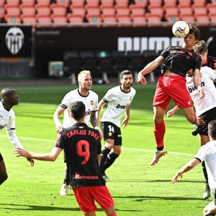 Vídeo: El Valencia empata con la Real en un partido loco