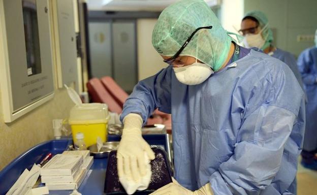 Los sanitarios leoneses «cruzan los dedos» ante una cuarta ola y ya no «confían» en el comportamiento de los ciudadanos